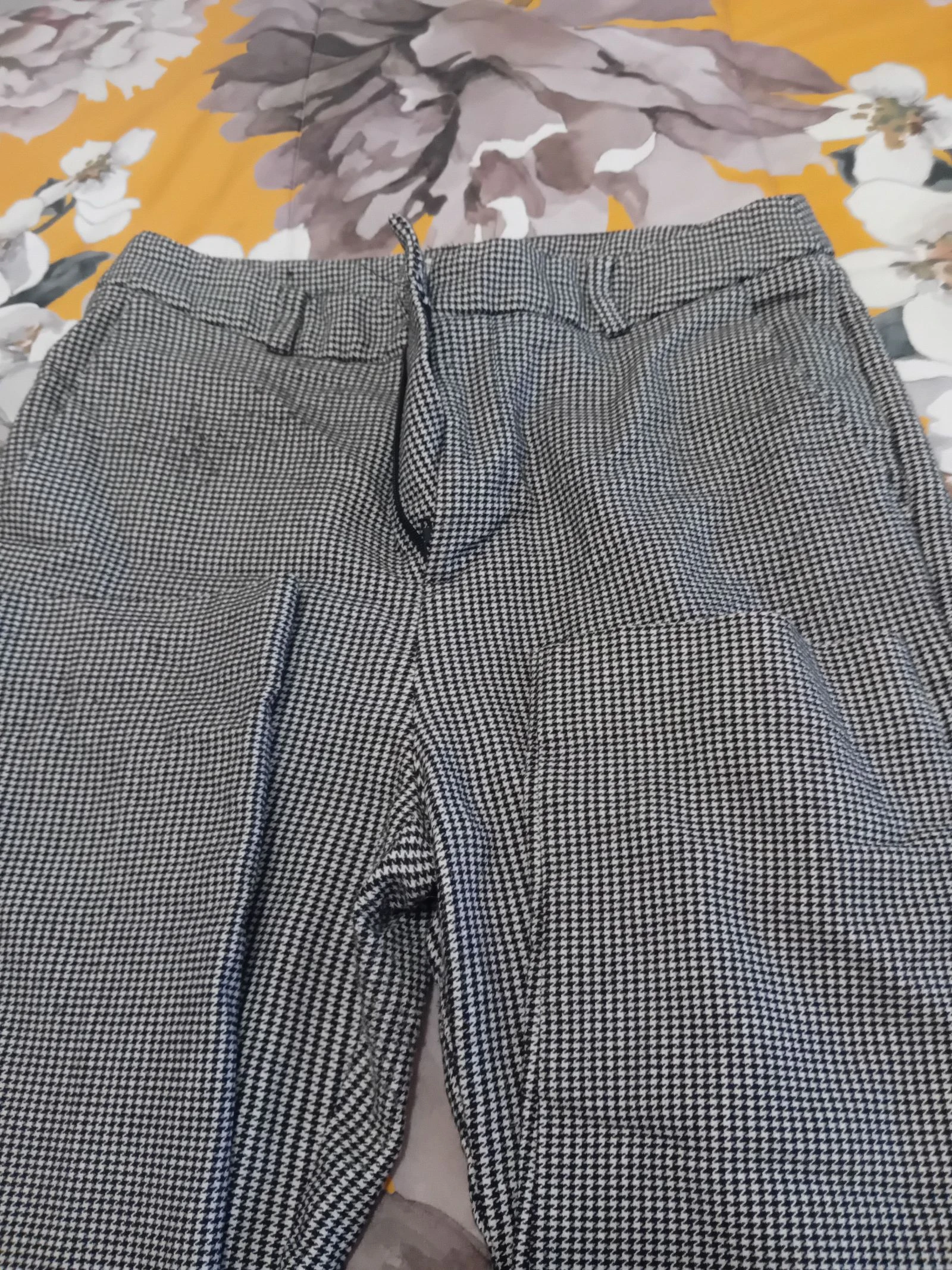 Zwarte en witte bedrukte stoffen broeken – photo 3